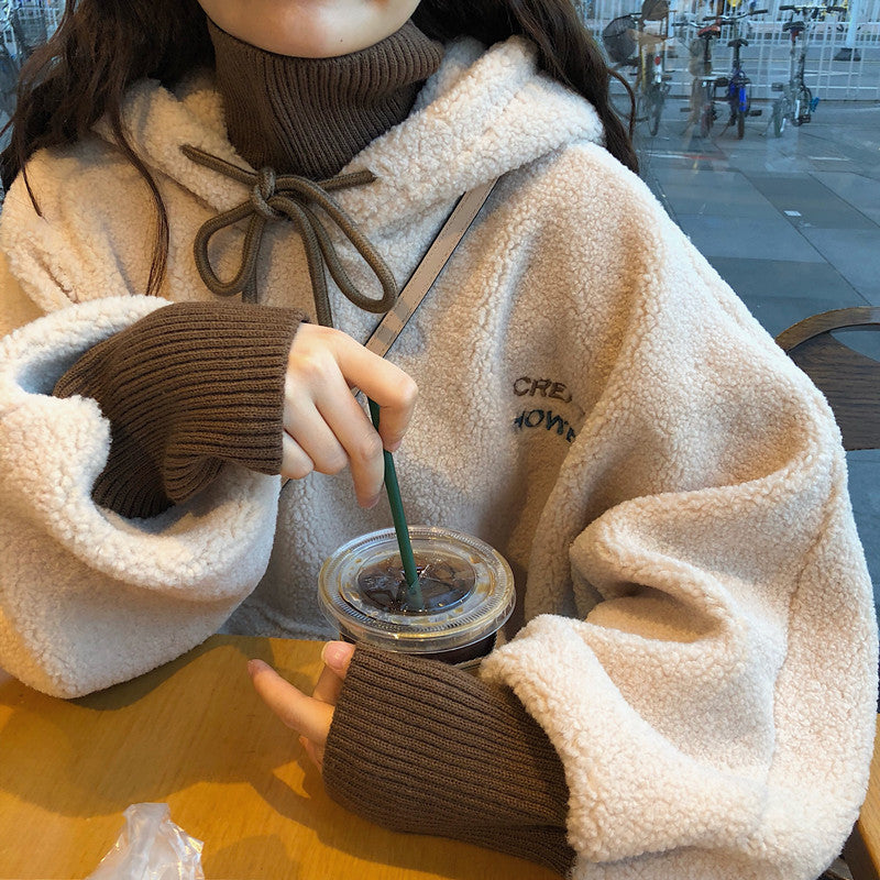 Kvinnors mysiga oversize hoodie med fram kanguroficka och elastiska manschetter Mirla-Eva Jonsson