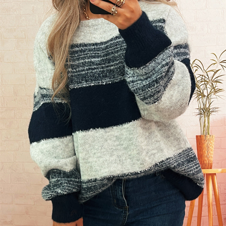 Kvinnors mysiga oversized tröja med trendigt randigt mönster och avslappnad passform Mirla-Eva Jonsson