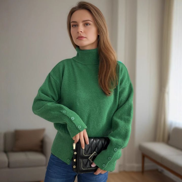 Kvinnors mysiga polotröja med knapppdetaljer Mirla-Eva Jonsson