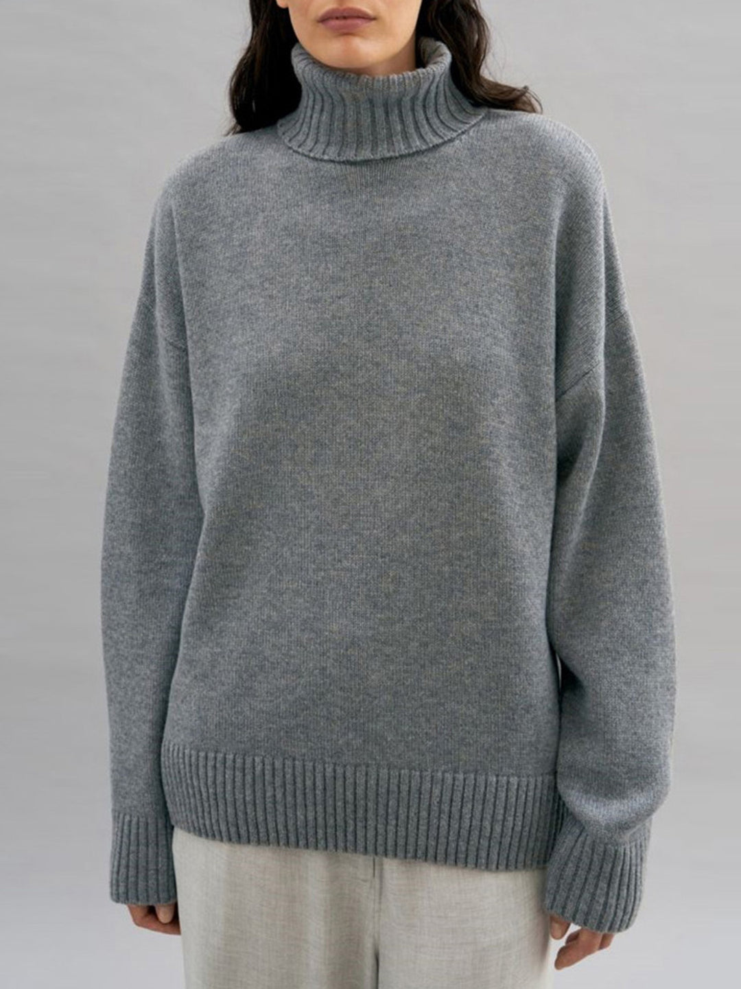 Kvinnors mysiga polotröja med oversized passform Mirla-Eva Jonsson