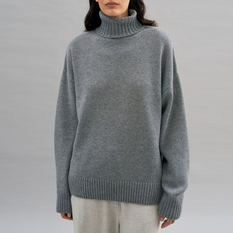 Kvinnors mysiga polotröja med oversized passform Mirla-Eva Jonsson