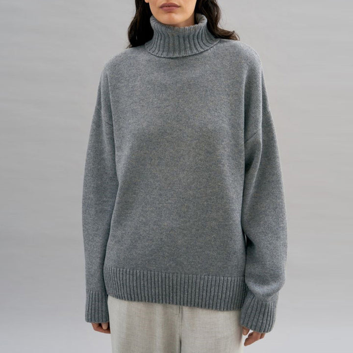 Kvinnors mysiga polotröja med oversized passform Mirla-Eva Jonsson