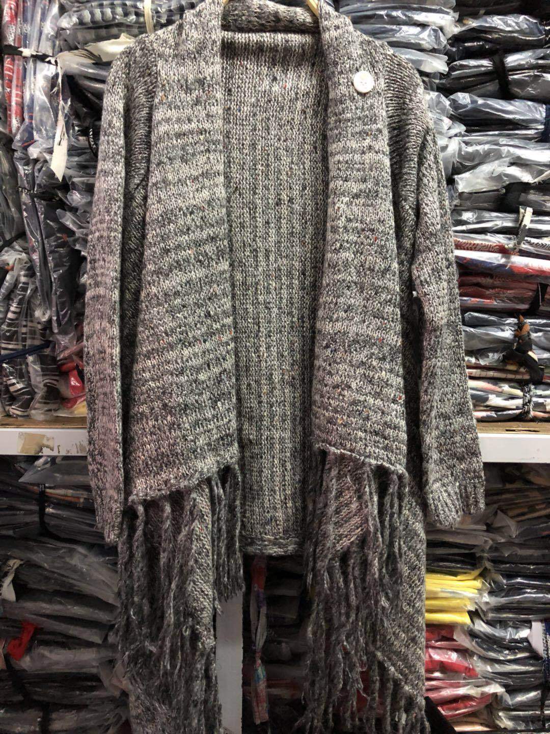 Kvinnors mysiga poncho med fransar Mirla-Eva Jonsson