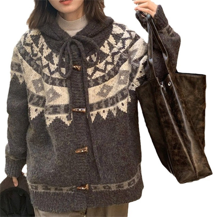 Kvinnors mysiga stickad cardigan med huva och traditionella mönster Mirla-Eva Jonsson