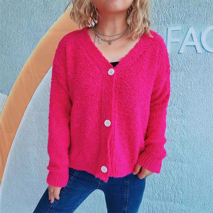 Kvinnors mysiga stickad cardigan med knapppdetaljer och V-hals Mirla-Eva Jonsson