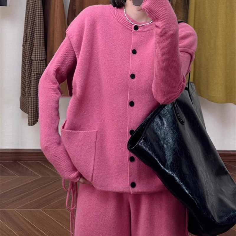Kvinnors mysiga stickade blazer med knäppning och fickor Mirla-Eva Jonsson