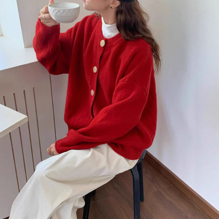 Kvinnors mysiga stickade cardigan med knappdesign och fin textur Mirla-Eva Jonsson