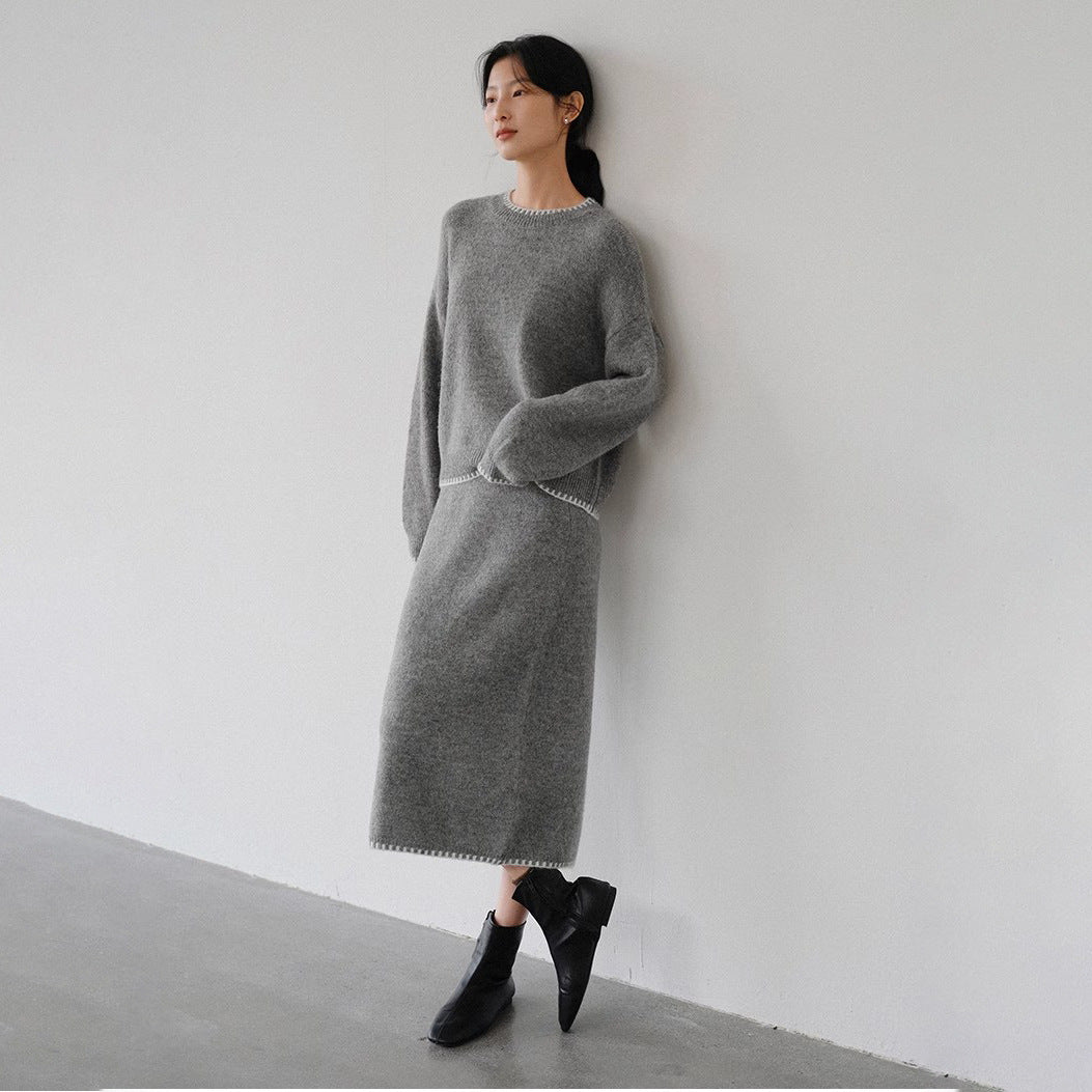 Kvinnors mysiga stickade ensemble med eleganta detaljer Mirla-Eva Jonsson