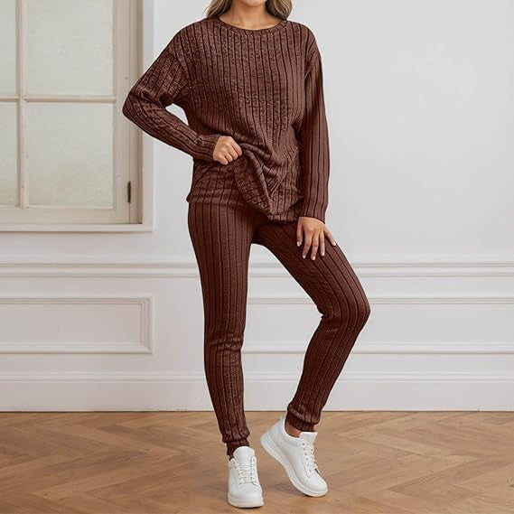 Kvinnors mysiga stickade ensemble med ribbad textur Mirla-Eva Jonsson