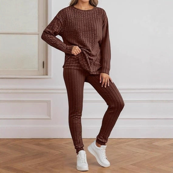 Kvinnors mysiga stickade ensemble med ribbad textur Mirla-Eva Jonsson