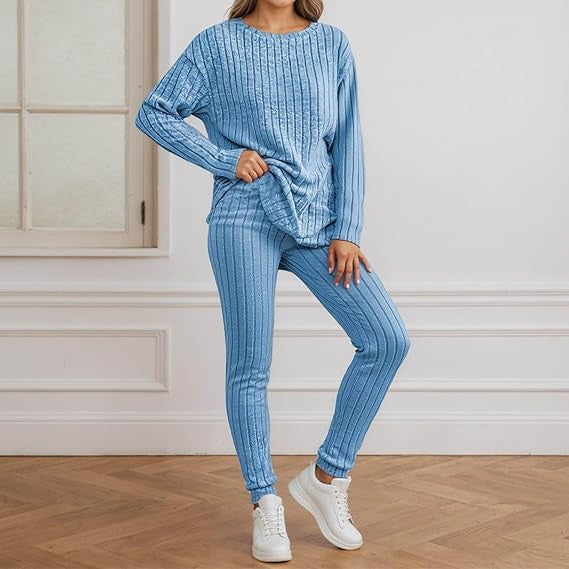 Kvinnors mysiga stickade ensemble med ribbad textur Mirla-Eva Jonsson