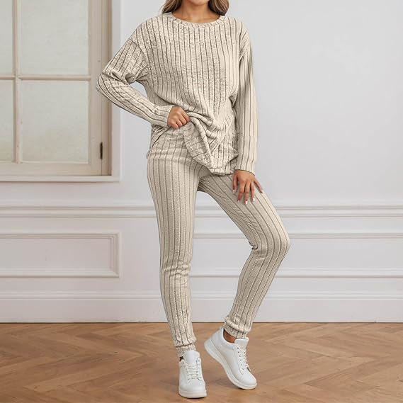 Kvinnors mysiga stickade ensemble med ribbad textur Mirla-Eva Jonsson