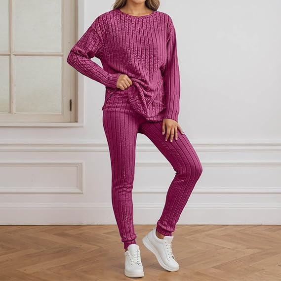 Kvinnors mysiga stickade ensemble med ribbad textur Mirla-Eva Jonsson