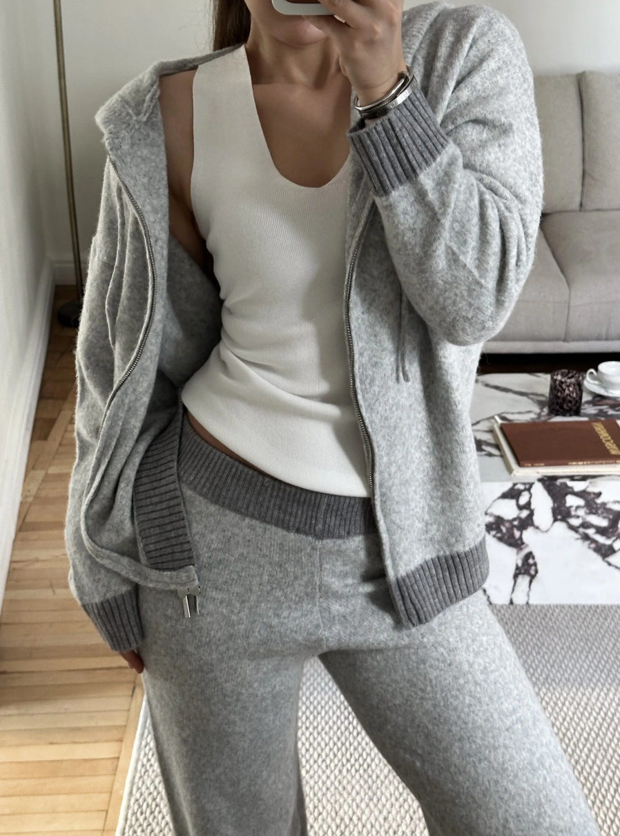 Kvinnors mysiga stickade jumpsuit i en avslappnad skärning med dragkedja Mirla-Eva Jonsson