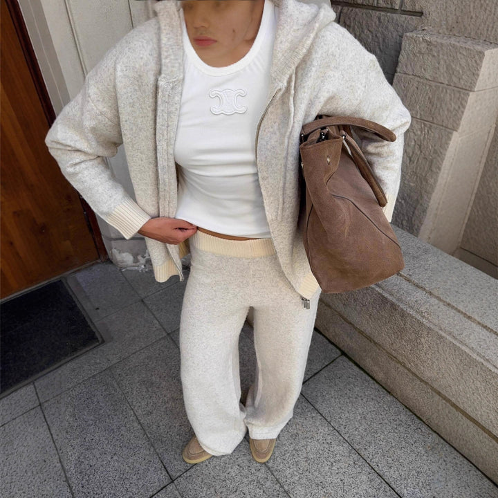 Kvinnors mysiga stickade jumpsuit i en avslappnad skärning med dragkedja Mirla-Eva Jonsson