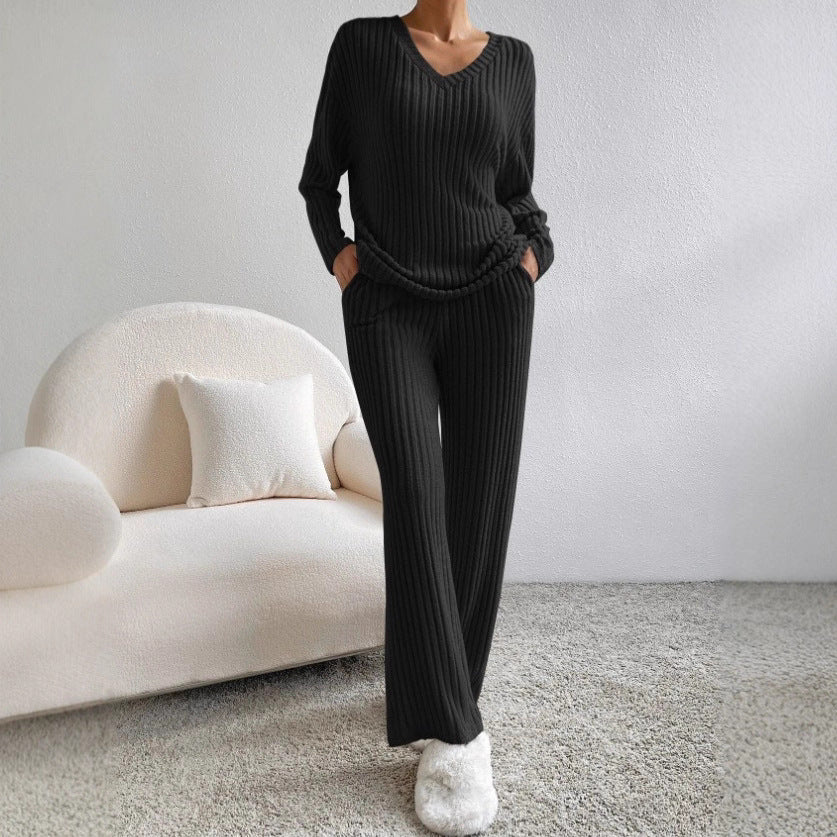 Kvinnors mysiga stickade jumpsuit i modern ribbad design Mirla-Eva Jonsson