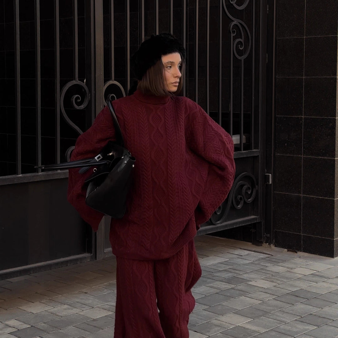 Kvinnors mysiga stickade jumpsuit med kabelmönster Mirla-Eva Jonsson