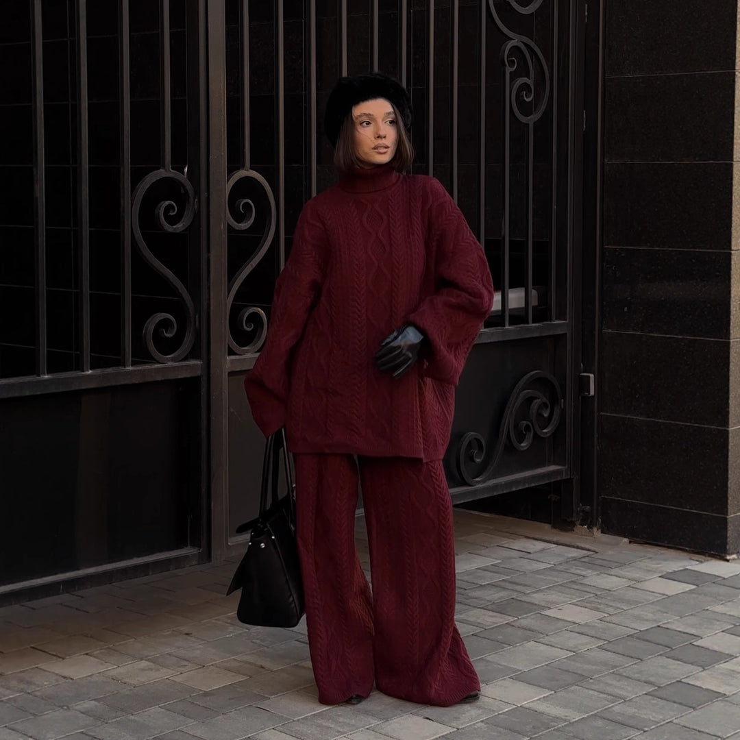Kvinnors mysiga stickade jumpsuit med kabelmönster Mirla-Eva Jonsson
