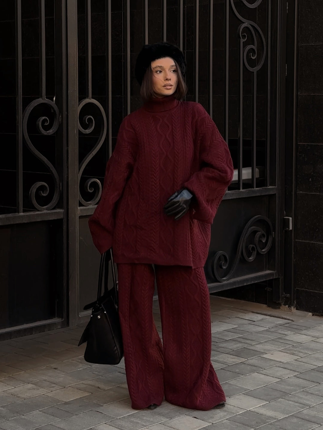Kvinnors mysiga stickade jumpsuit med kabelmönster Mirla-Eva Jonsson