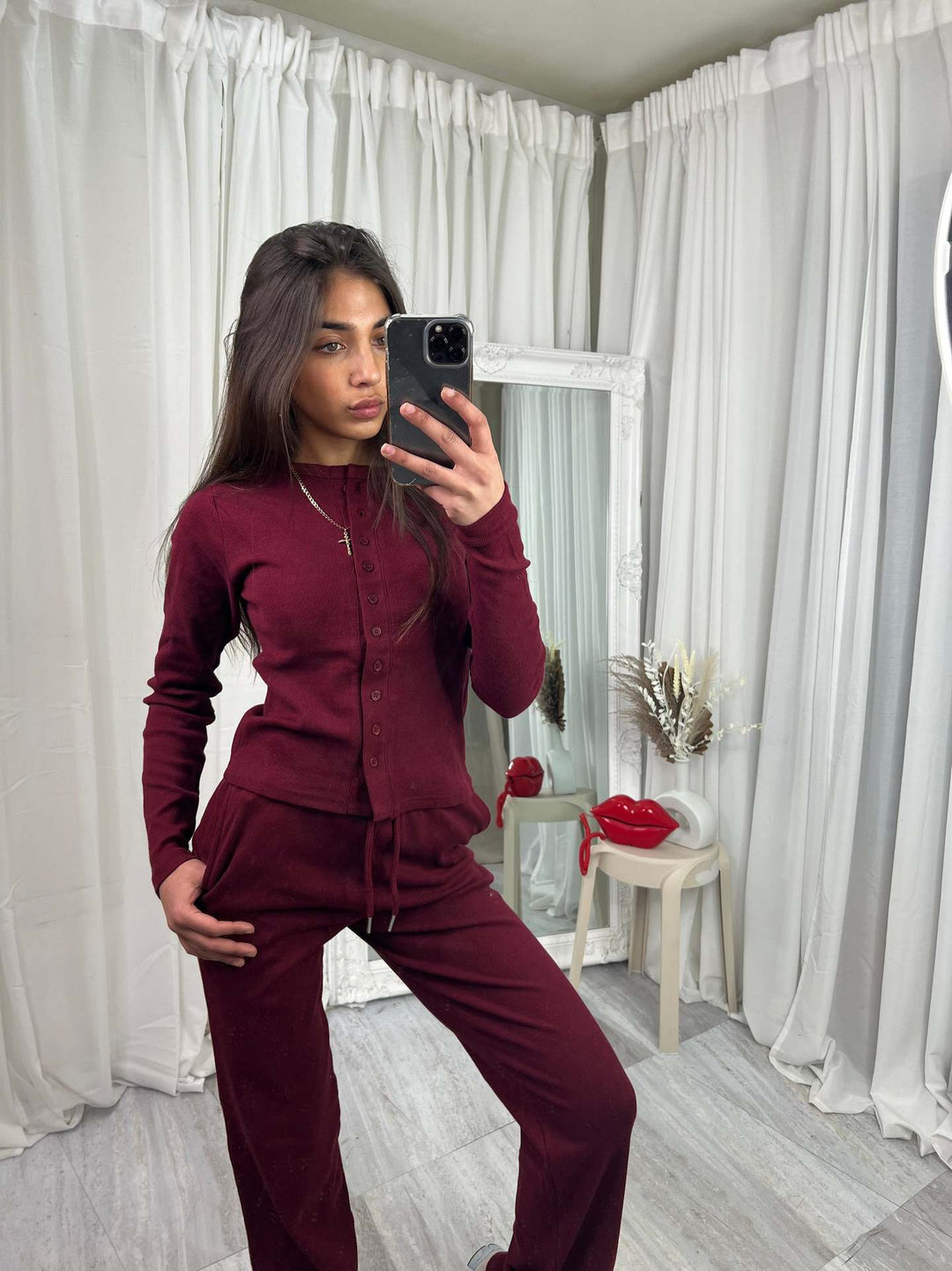 Kvinnors mysiga stickade jumpsuit med knapprar och elegant design Mirla-Eva Jonsson