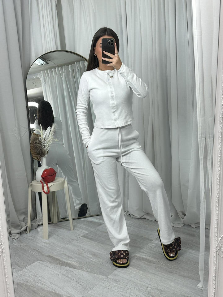 Kvinnors mysiga stickade jumpsuit med knapprar och elegant design Mirla-Eva Jonsson