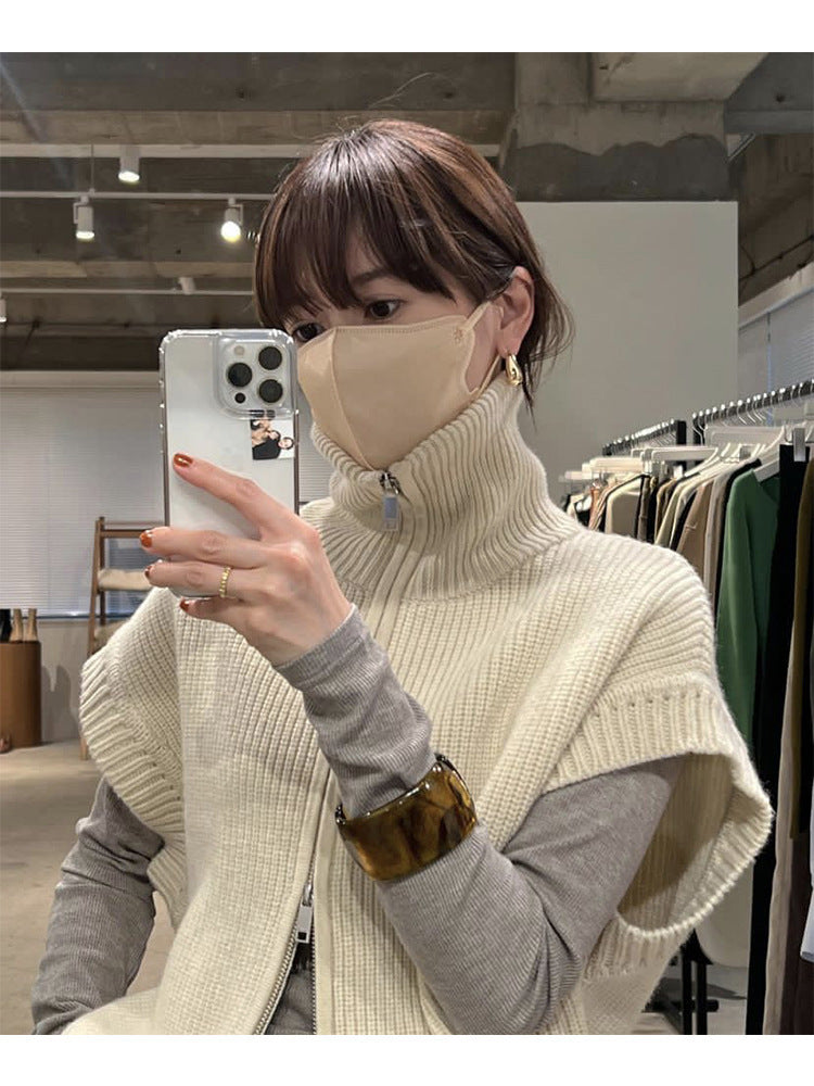 Kvinnors mysiga stickade poncho med hög krage Mirla-Eva Jonsson