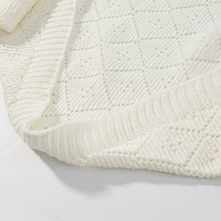 Kvinnors mysiga stickade pullover i modernt diamantmönster Mirla-Eva Jonsson