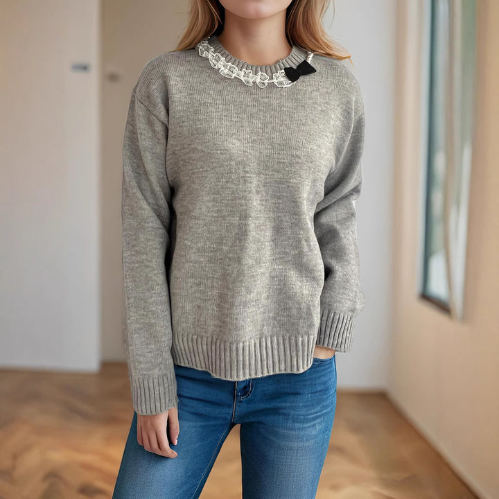 Kvinnors mysiga stickade tröja med volangdetaljer Mirla-Eva Jonsson