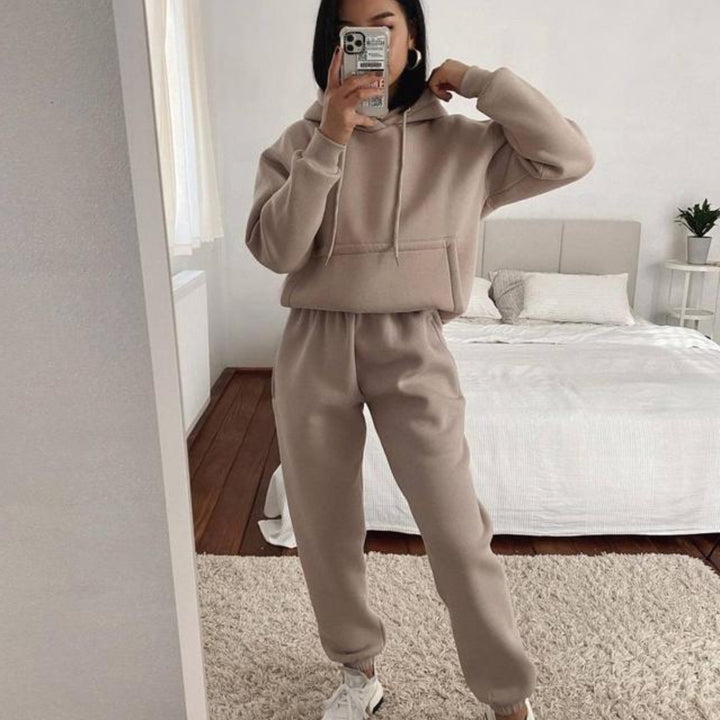 Kvinnors mysiga sweat suit med hög midja och bekväma manschetter Mirla-Eva Jonsson