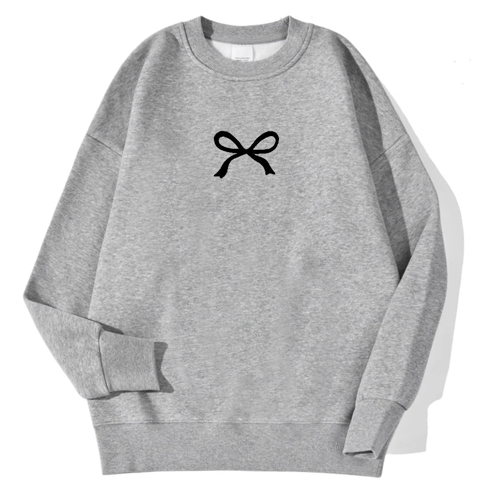 Kvinnors mysiga sweatshirt med modernt rosettmotiv Mirla-Eva Jonsson