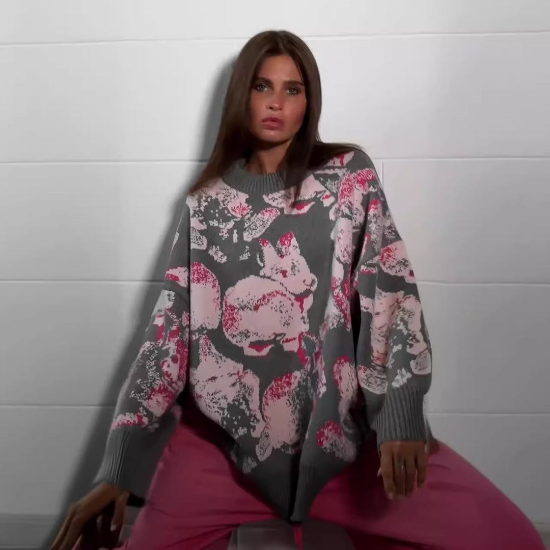 Kvinnors mysiga sweatshirt med trendig blomsterdesign Mirla-Eva Jonsson
