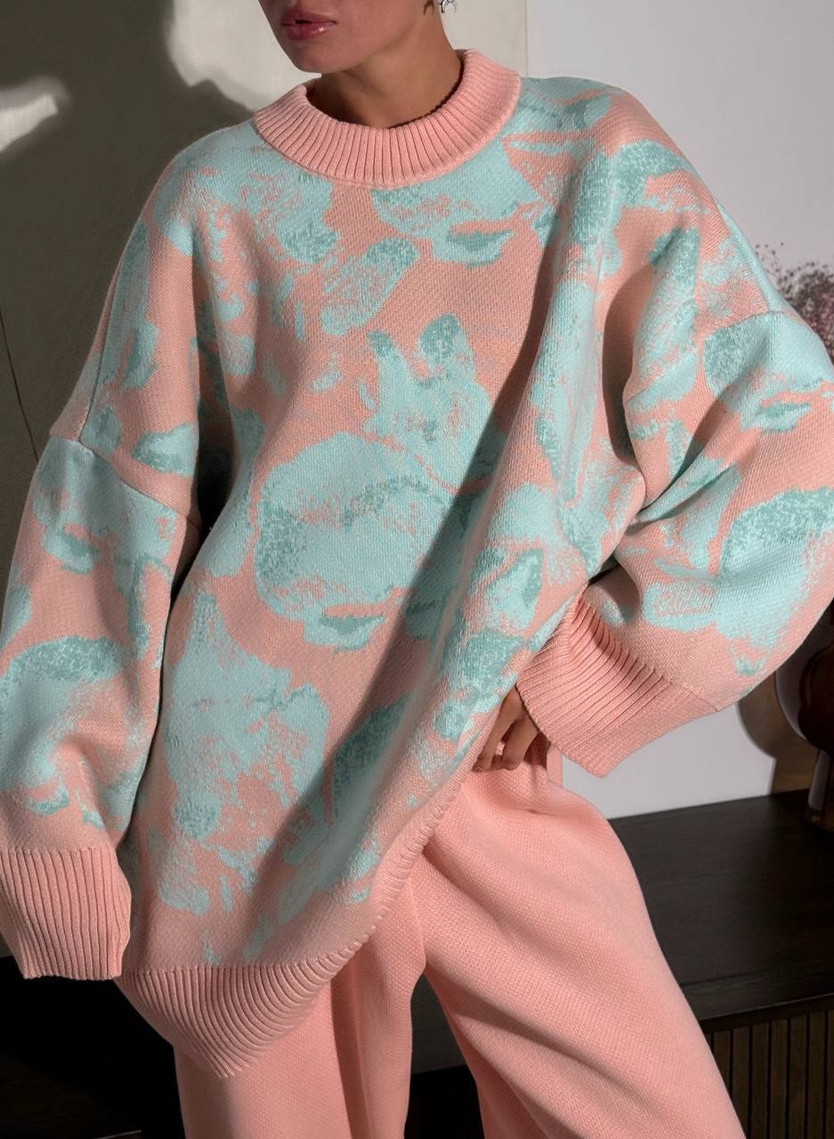 Kvinnors mysiga sweatshirt med trendig blomsterdesign Mirla-Eva Jonsson