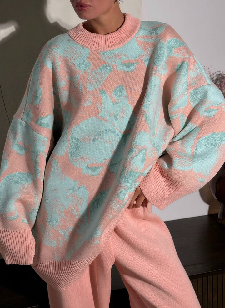 Kvinnors mysiga sweatshirt med trendig blomsterdesign Mirla-Eva Jonsson