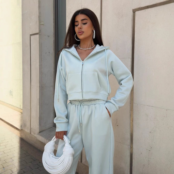Kvinnors mysiga sweatshirt-set med kort jacka och vida byxor Mirla-Eva Jonsson