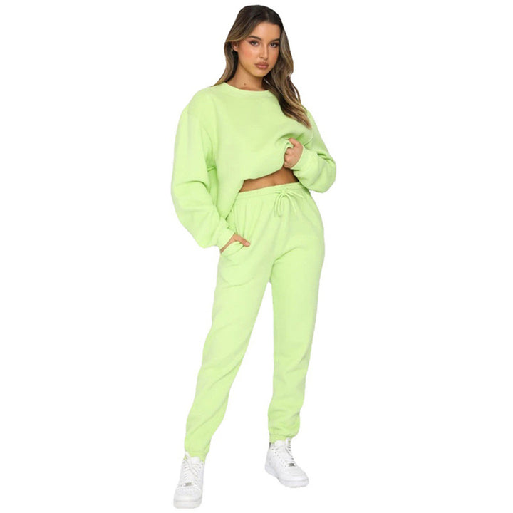 Kvinnors mysiga sweatsuit med oversized tröja och bekväma joggers Mirla-Eva Jonsson
