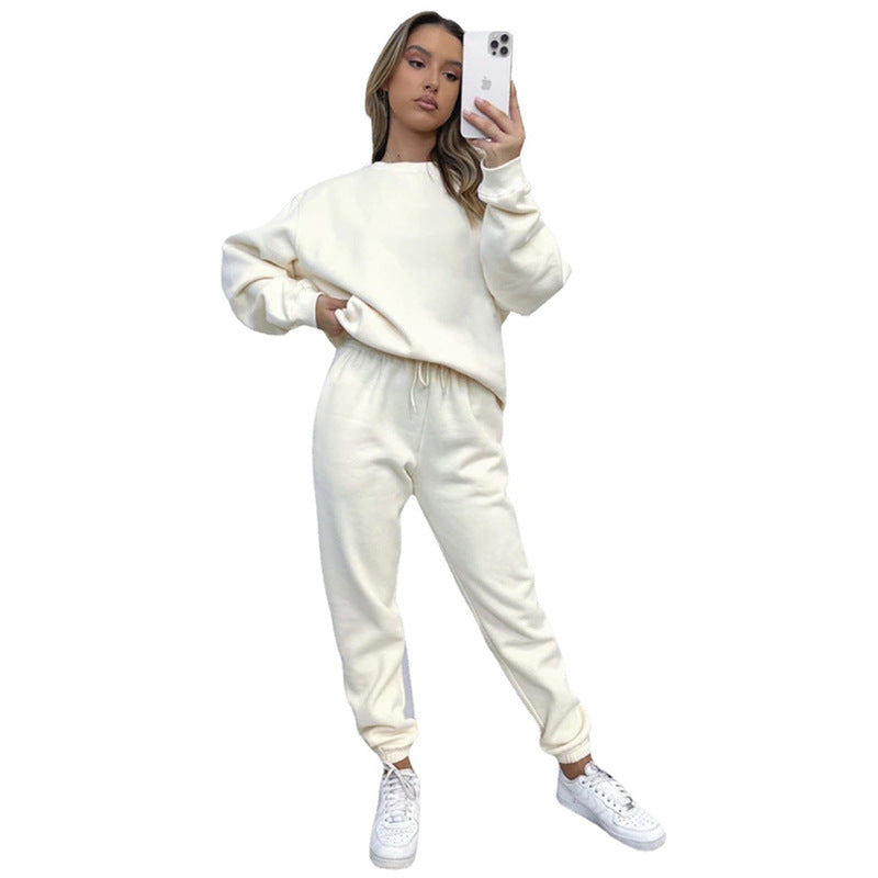 Kvinnors mysiga sweatsuit med oversized tröja och bekväma joggers Mirla-Eva Jonsson