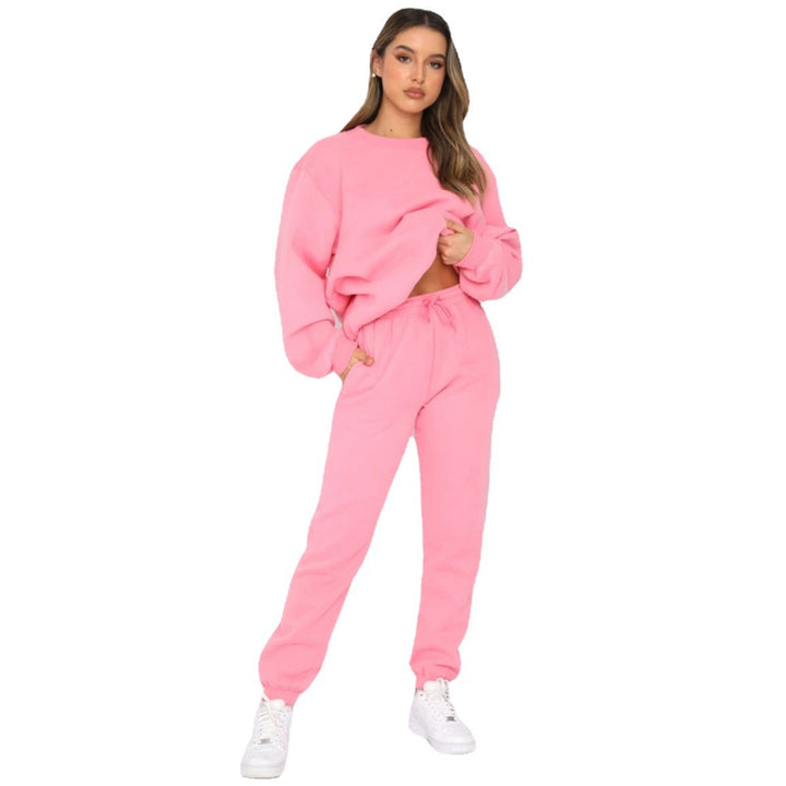 Kvinnors mysiga sweatsuit med oversized tröja och bekväma joggers Mirla-Eva Jonsson