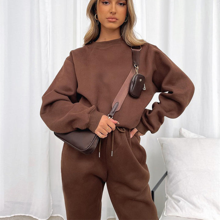Kvinnors mysiga sweatsuit med oversized tröja och bekväma joggers Mirla-Eva Jonsson