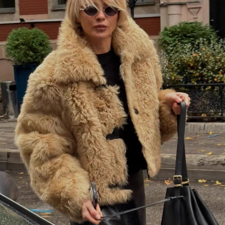 Kvinnors mysiga teddyjacka med stiligt knäppningssystem Mirla-Eva Jonsson