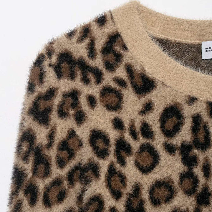 Kvinnors mysiga tröja i leopardlook Mirla-Eva Jonsson