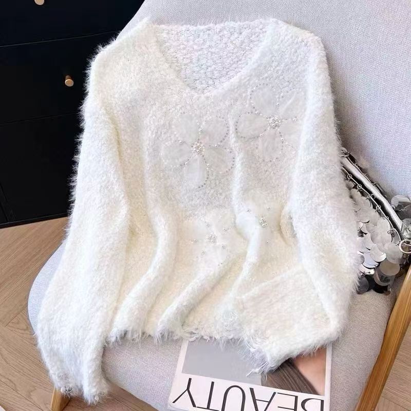 Kvinnors mysiga tröja med blommig applikation Mirla-Eva Jonsson