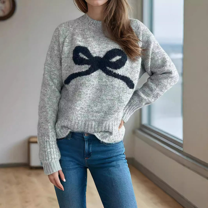 Kvinnors mysiga tröja med rosettmotiv Mirla-Eva Jonsson