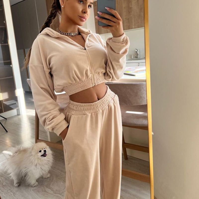 Kvinnors mysiga tvådelade set med kortad hoodie och vida joggers Eva Jonsson-Eva Jonsson