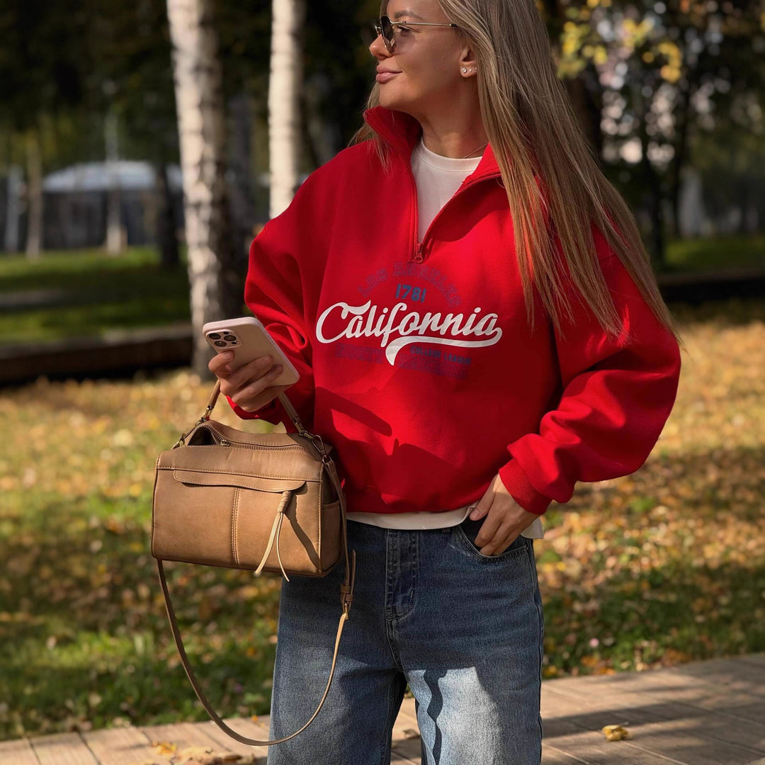 Kvinnors mysiga zip hoodie med cool grafisk tryck och hög krage Mirla-Eva Jonsson