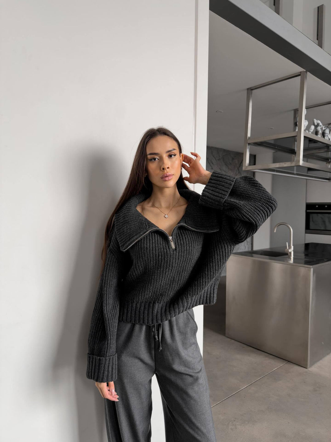 Kvinnors mysiga zip-tröja med breda ärmslut Mirla-Eva Jonsson