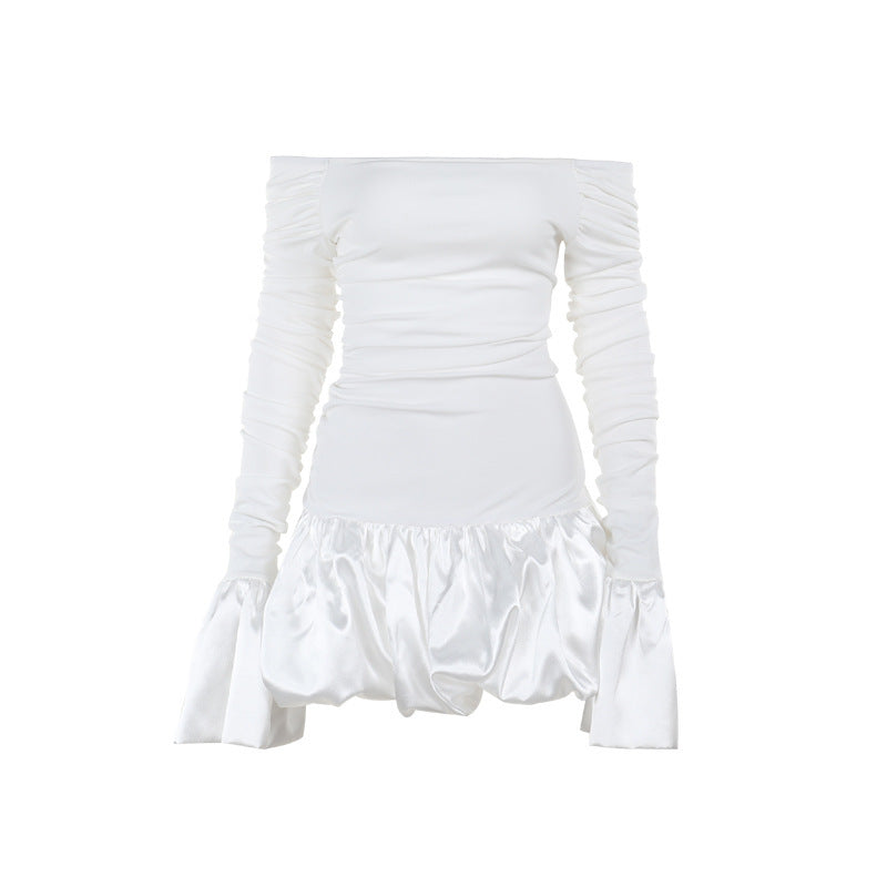Kvinnors off-shoulder mini klänning med asymmetriska ruffle detaljer och transparenta ärmar-Eva Jonsson
