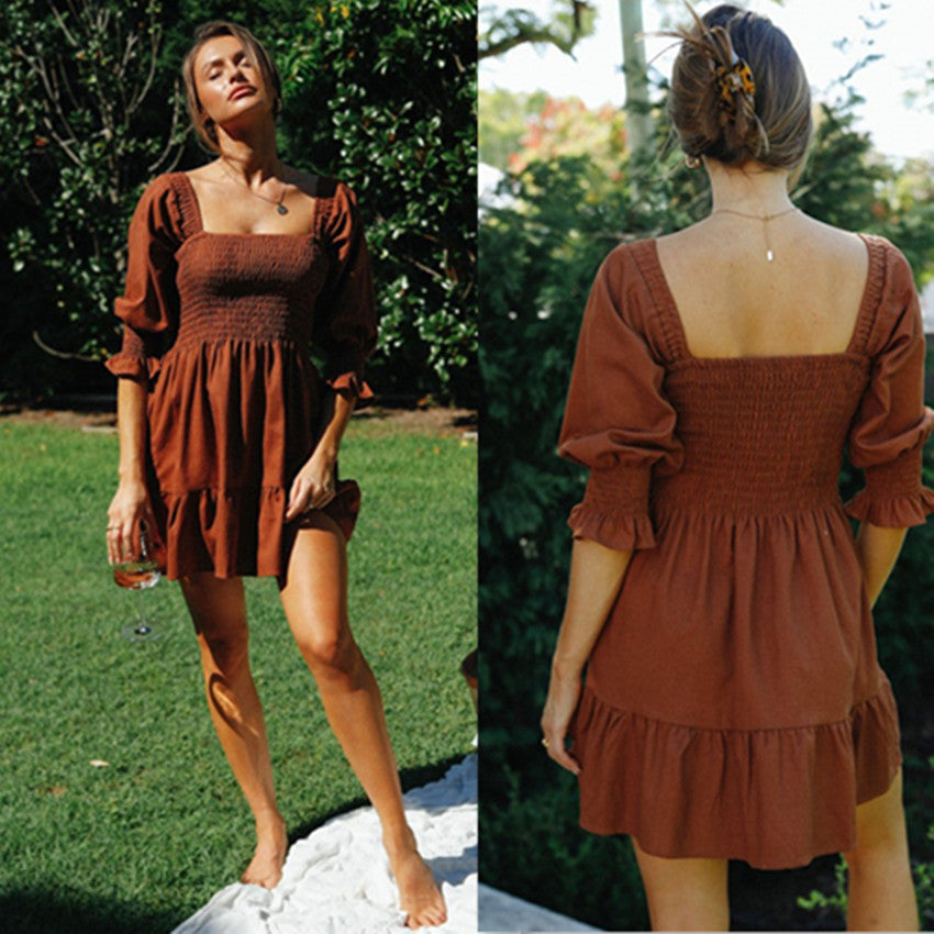 Kvinnors off-shoulder mini klänning med elastisk volang i nederkant och puffärmar Mirla-Eva Jonsson