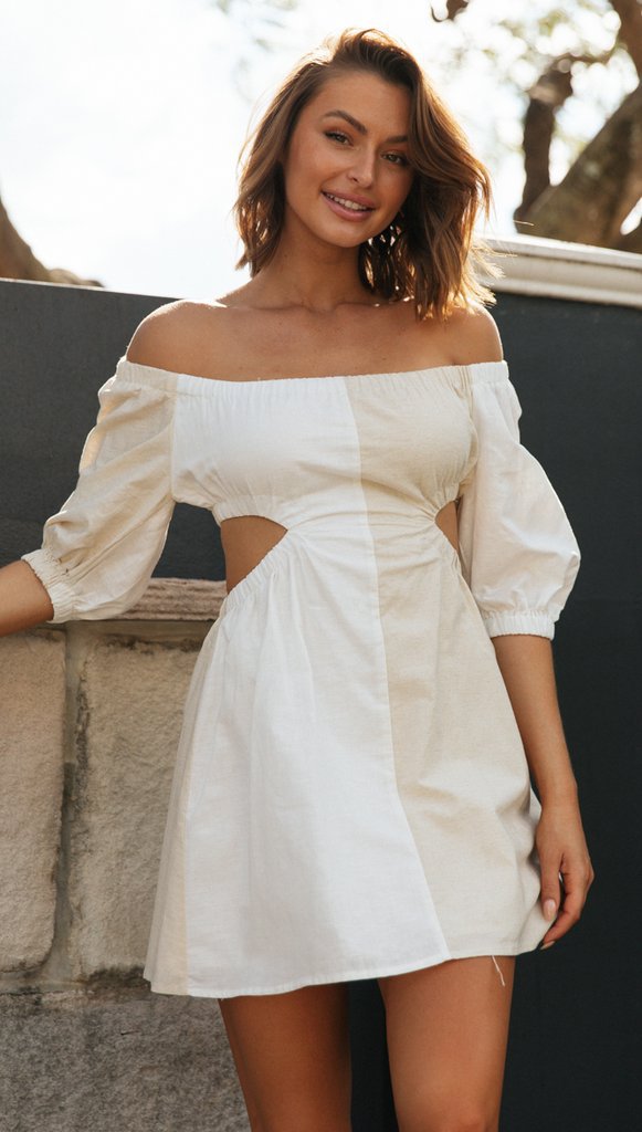Kvinnors off-shoulder mini klänning med utskärningar och puffärmar Mirla-Eva Jonsson