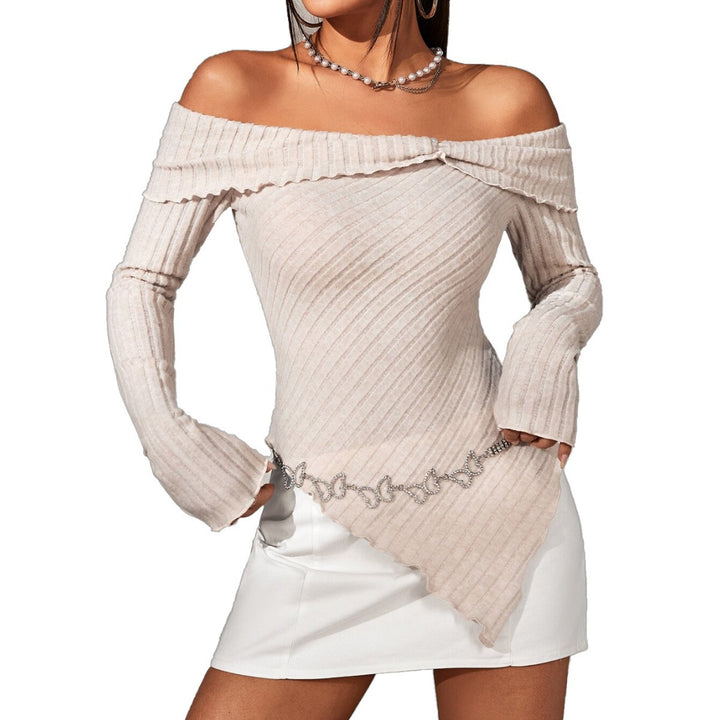 Kvinnors off-shoulder topp med dekorativa volangdetaljer och moderiktig knytning Mirla-Eva Jonsson