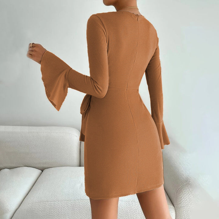 Kvinnors omlottklänning med breda ärmar och skräddarsydd nederdel Mirla-Eva Jonsson